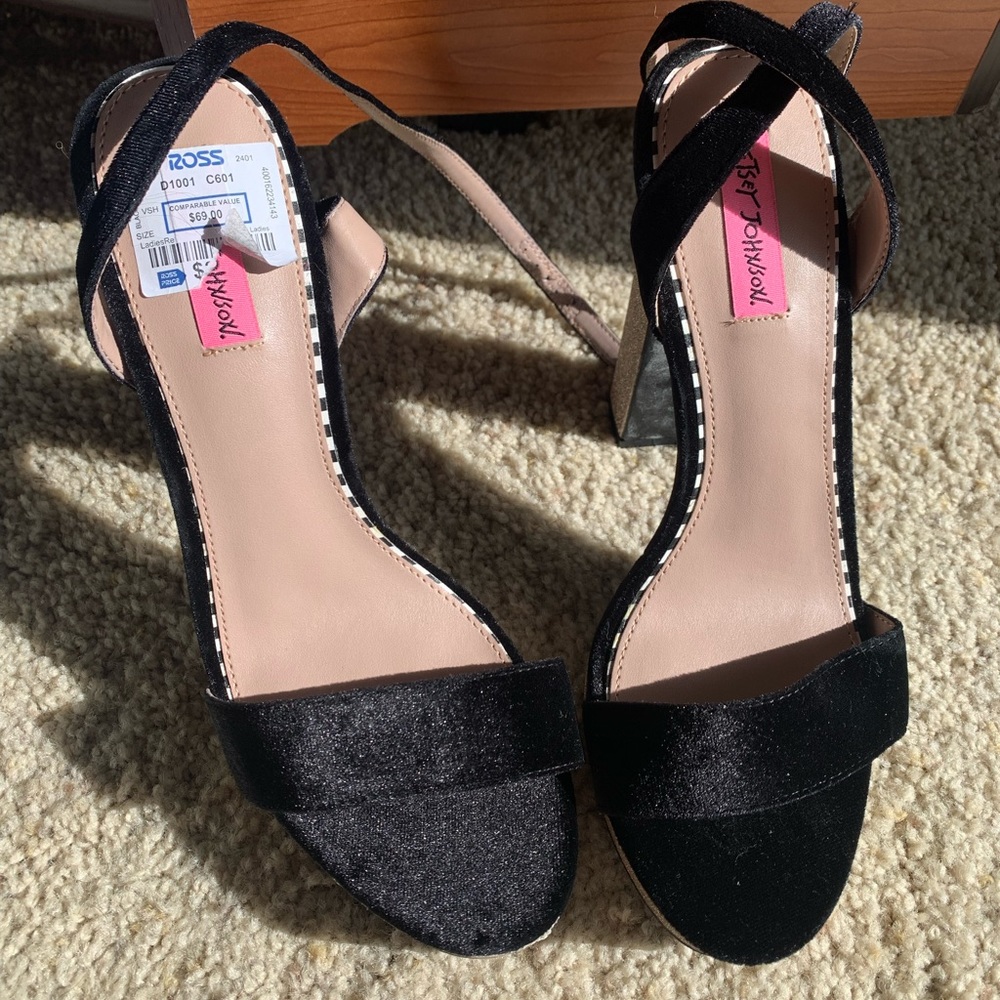 Betsey Johnson new with tag glitter heels